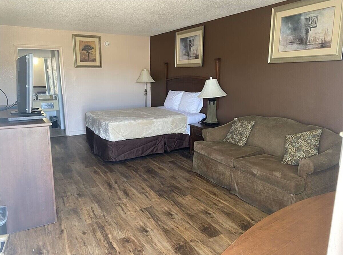 Bedroom 5, Economy Hotel Montgomery, Montgomery