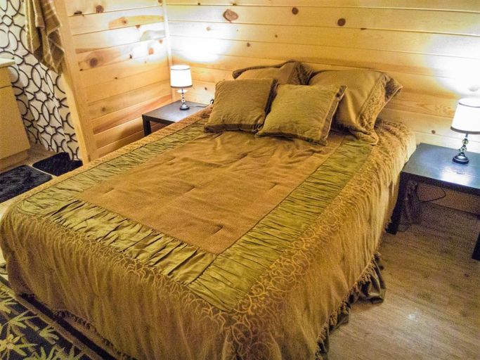 Bedroom 2, Zion’s Cozy Cabin's, Washington