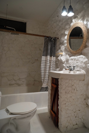 Bathroom 3, Las Golondrinas Ayampe, Puerto López