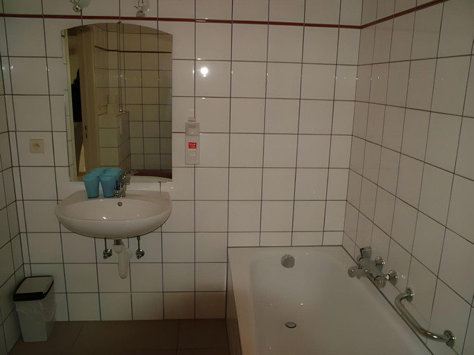 Bathroom 3, Alsput Hotel, Vlaams Brabant