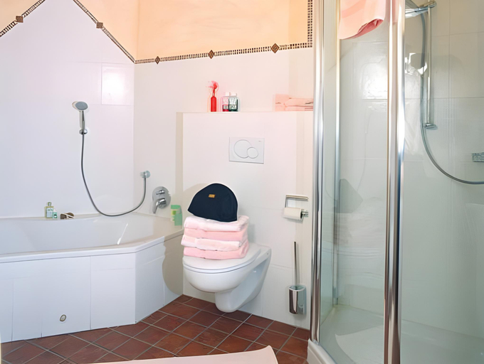 Bathroom 2, Demelhof, Traunstein