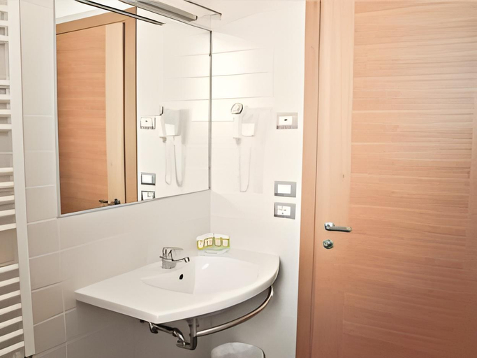 Bathroom 4, Domino Suite, Venezia