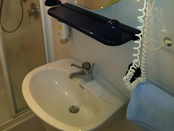 Bathroom 5, Hotel Quisisana & Appartements Quisi, Pinneberg