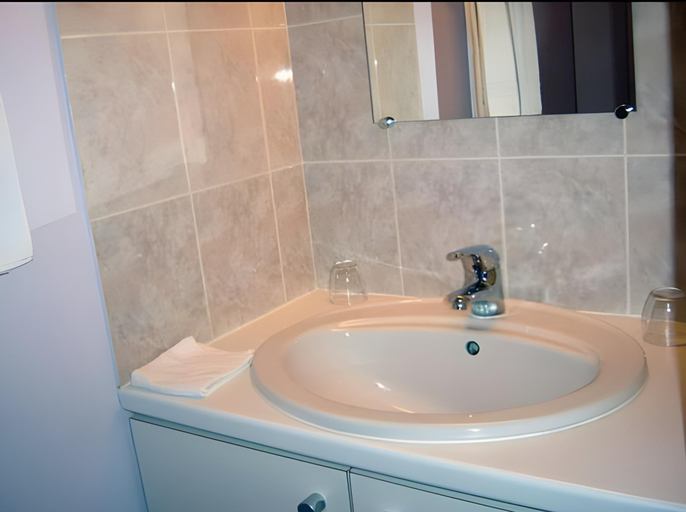 Bathroom 4, Hotel Bellevue Bagnoles Normandie, Orne