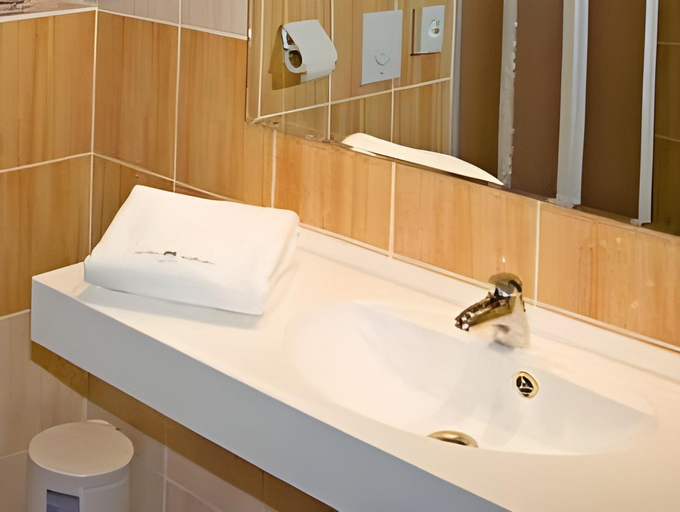 Bathroom 3, Hotel Termal Musov, Břeclav