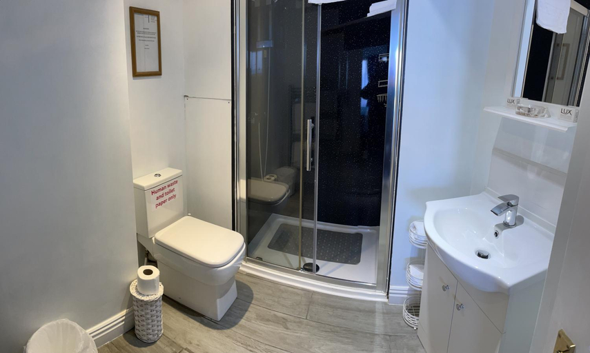 Bathroom 5, Sawyers Bed And Breakfast, Cornwall