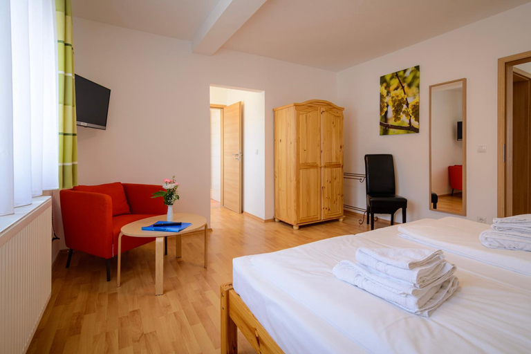 Bedroom 4, Hotel ZUM ENGEL in Speyer - Romerberg, Rhein-Pfalz-Kreis
