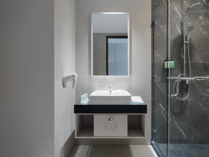 Bathroom 5, Hotel Santika Premiere Bintaro, South Tangerang