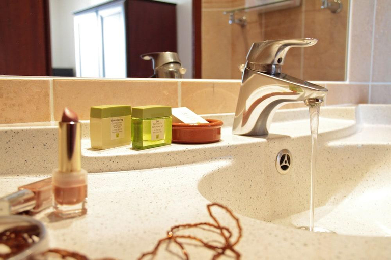 Bathroom 3, Hotel Restaurant Le Bellevue, Calvados