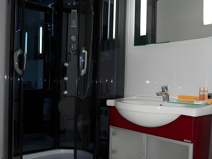 Bathroom 3, Hotel Bistrita, Bacau