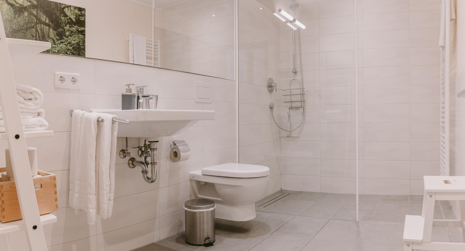 Bathroom 2, Wanderreitstation Gut Mischenried, Starnberg