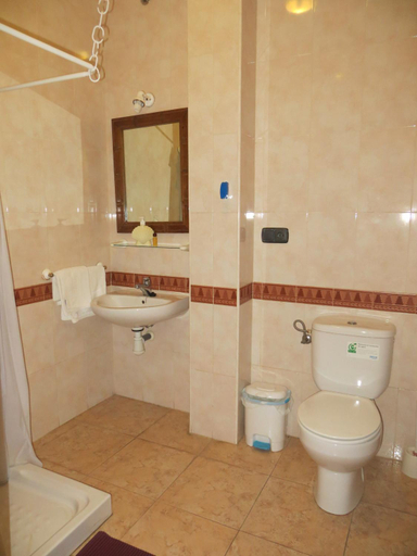 Bathroom 2, Hostal Restaurante Reina, Córdoba