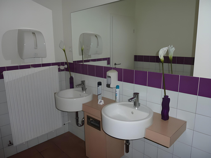 Bathroom 5, Hotel Gasthof Konig Karl, Freudenstadt