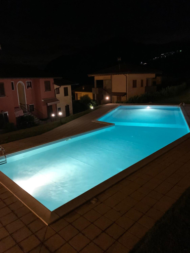 Sport & Beauty 3, Villa Mirella: Casa vista lago con piscina, Bergamo