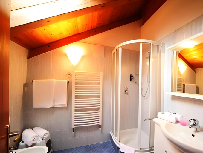 Bathroom 3, Ciasa Montanara, Bolzano
