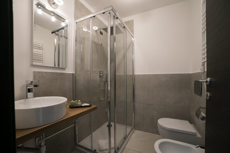Bathroom, Bespoke Luxury Suites, Rome