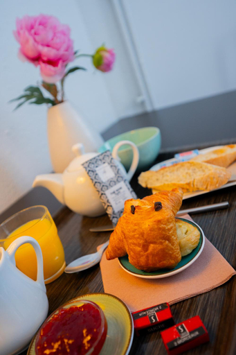 Food & Drinks