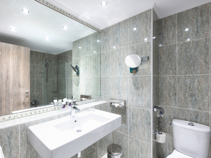 Bathroom 26