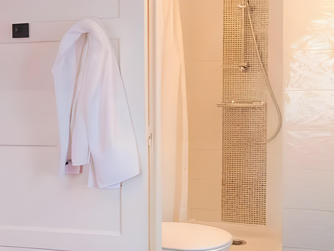 Bathroom 4, Hôtel Le Boeuf Couronné, Eure-et-Loir