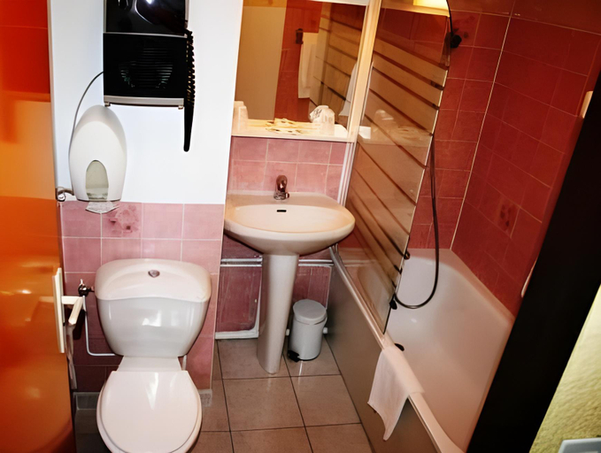 Bathroom 3, Hotel Azur, Hérault