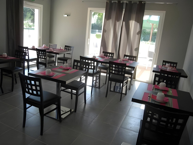 Others 5, Hotel Alienor, Gironde
