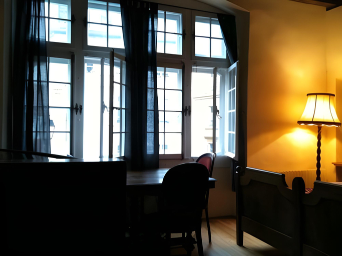 Others 4, Aux chambres du Banneret, Neuchâtel