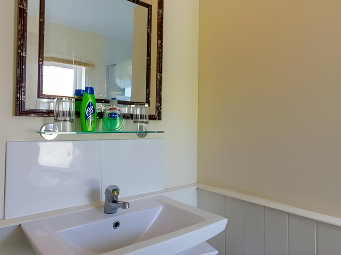 Bathroom, The Highdown Inn, Isle of Wight