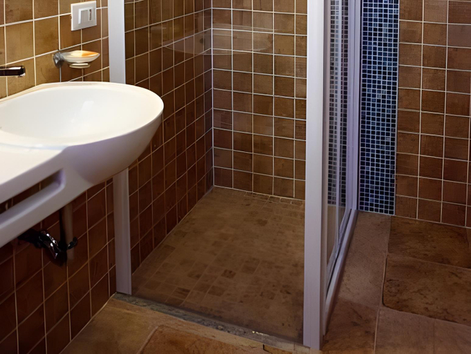Bathroom 4, B&B Sabir, Trapani