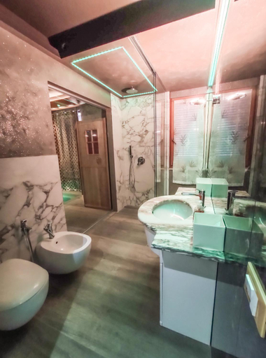 Others 2, Garda fantasy green jacuzzi sauna piscina, Brescia