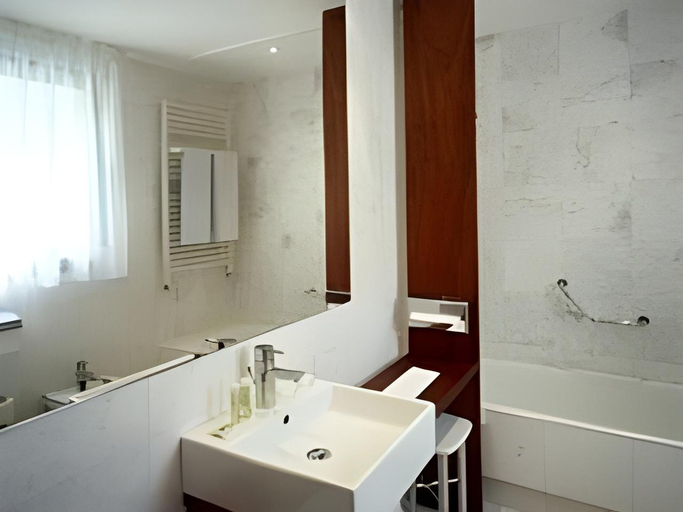 Bathroom 3, Hotel Cardos, Lleida