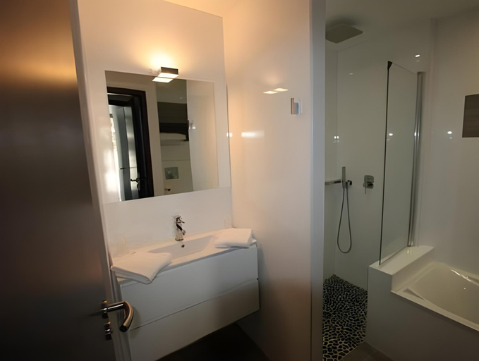 Bathroom 2, Residence Dary, Haute-Corse