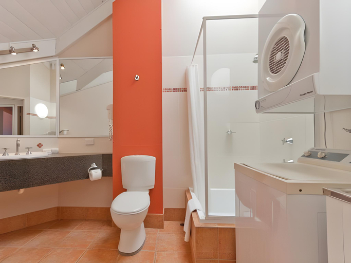 Bathroom 2, Shelly Beach Resort, Port Macquarie-Hastings - Pt A