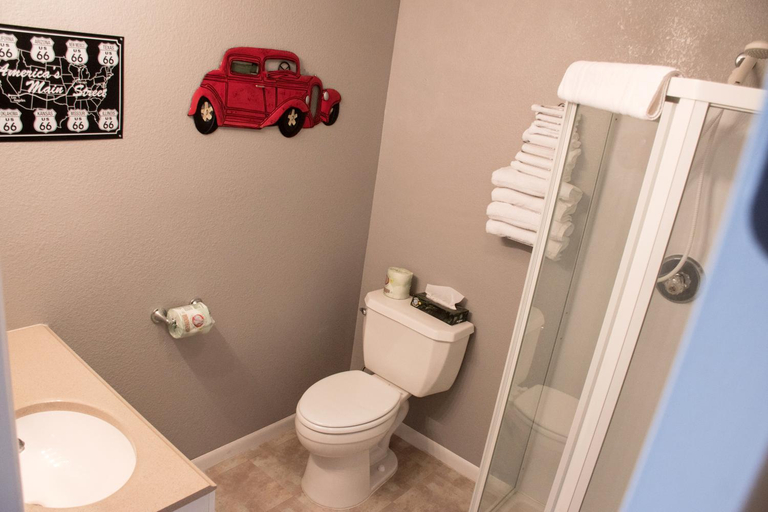 Shower, Historic Route 66 Motel, Yavapai