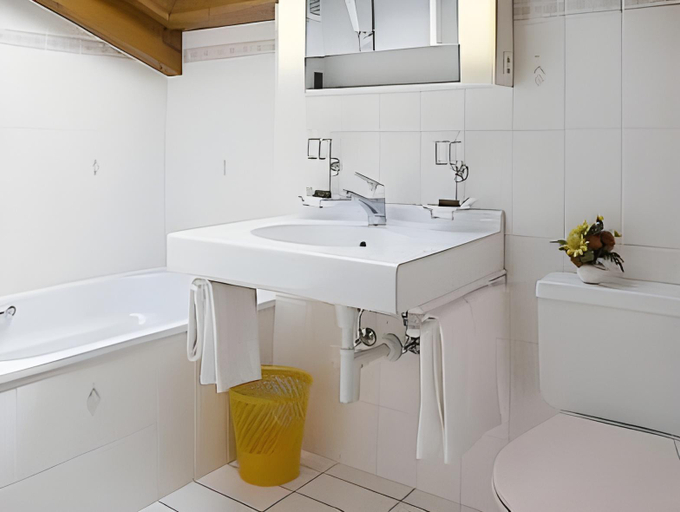 Bathroom, Hotel Restaurant Mattmarkblick, Visp