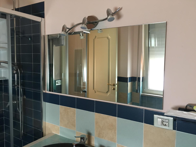 Bathroom 2, Gioviale Rooms, Napoli