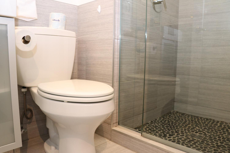 Bathroom 4, Charming & Stylish Studio on Beacon Hill #6, Boston