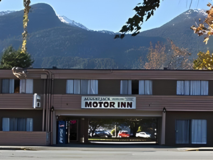 Others 2, August Jack Inn, Squamish-Lillooet