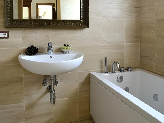 Bathroom 1, Molino Della Lodola, Siena