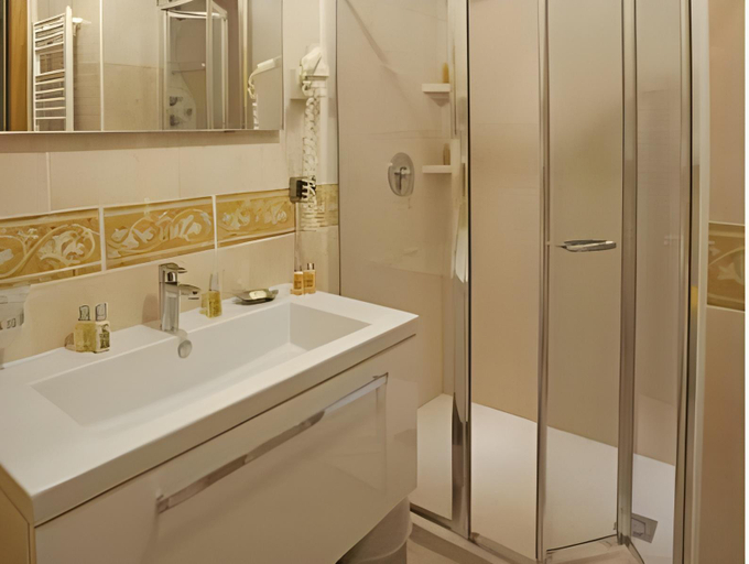 Bathroom 5, Hotel Ligure, Savona