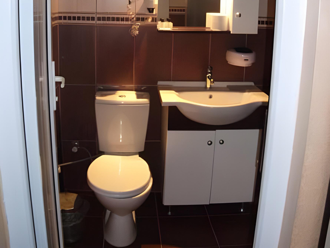 Bathroom 5, Aktas Hotel, Merkez