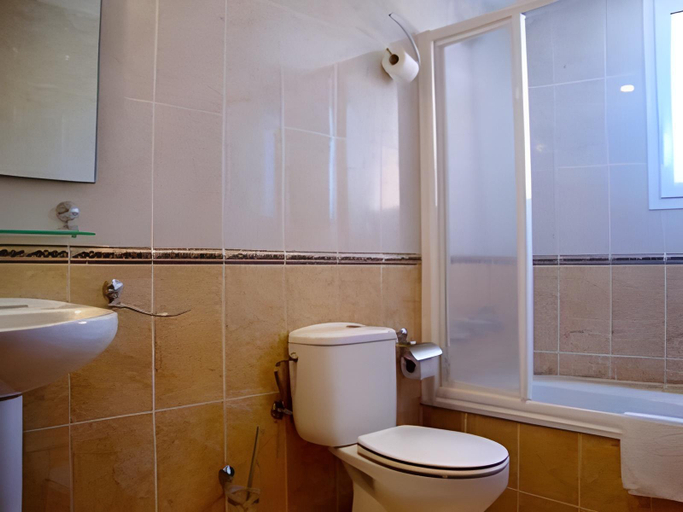 Bathroom 2, Royal Inn Aparthotel, Girona