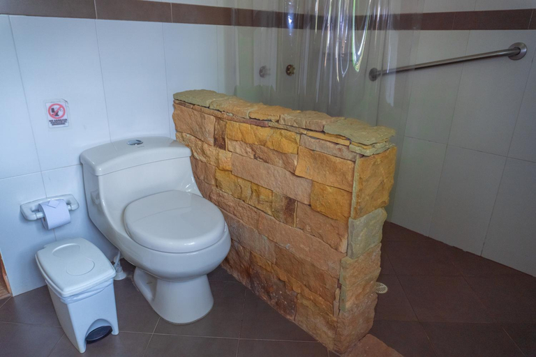 Bathroom 3, Hotel Hacienda Macedonia, Villanueva