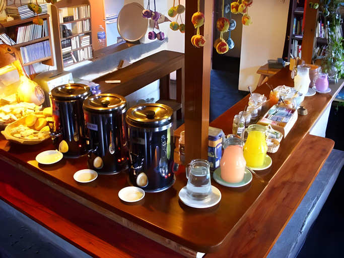 Food & Drinks