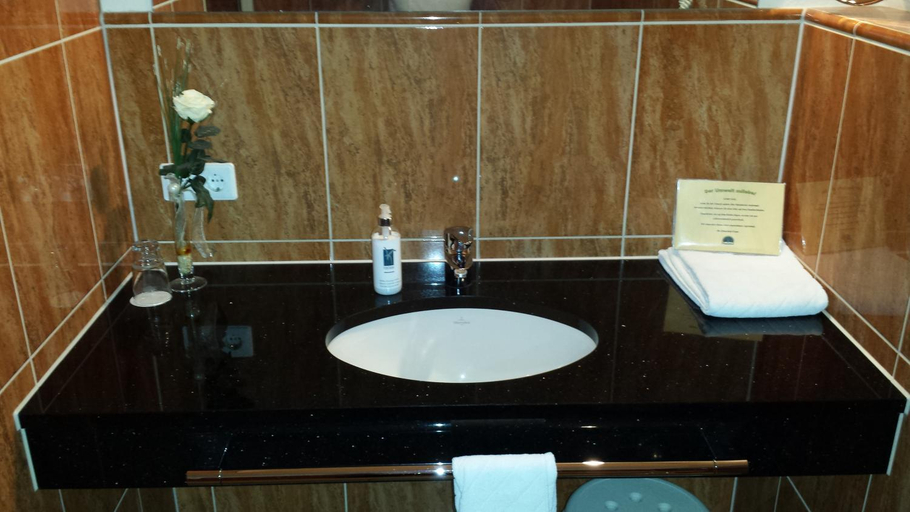 Bathroom 3, Hotel Restaurant Am Pfauenhof, Cloppenburg