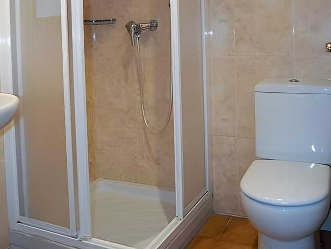 Bathroom 2, Hostal Paris, Huesca