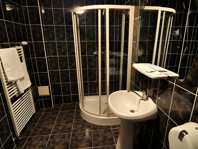 Bathroom 3, Hotel Ceramica, Iasi