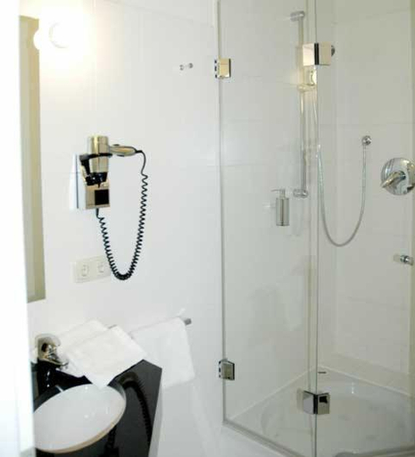 Bathroom 4, Hotel Goldenes Kreuz, Regensburg