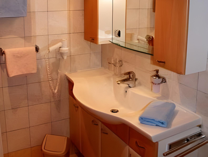 Bathroom 3, Landgasthof Leopoldhof, Salzburg Umgebung