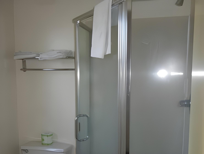 Bathroom 3, Beverly Lodge, El Dorado
