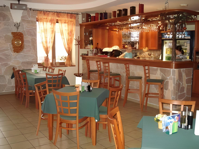 Food & Drinks 4, Restaurace a penzion Kamenec, Opava
